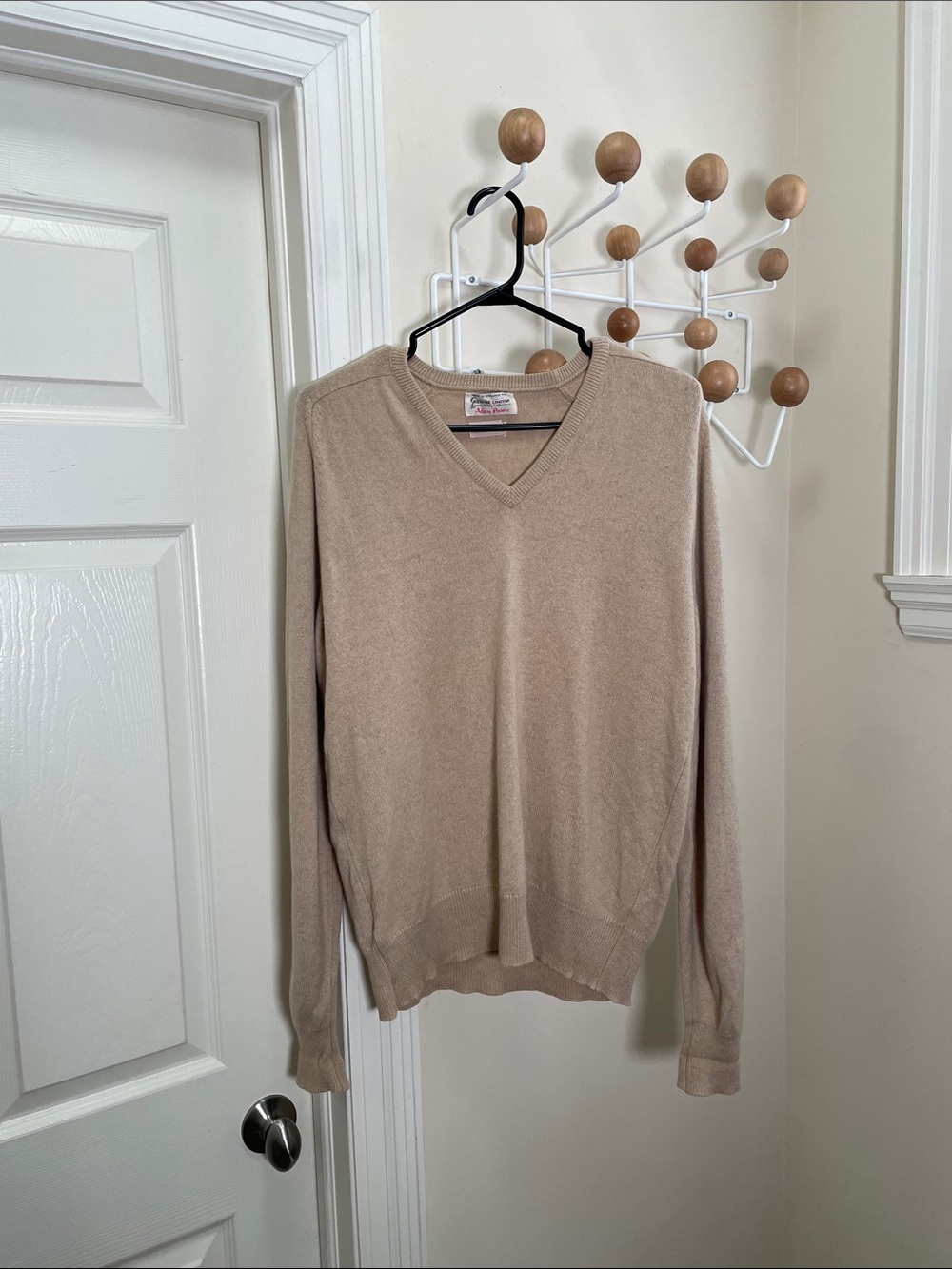 ALAN PAINE Vintage V-Neck Cashmere Old Money Sweater - Cream - M
